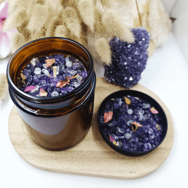 IVRESSE Energetische Ritualkerze – Jasminduft – Natürlicher AMETHYST – Moderne Hexenkollektion – Serenity Bougies
