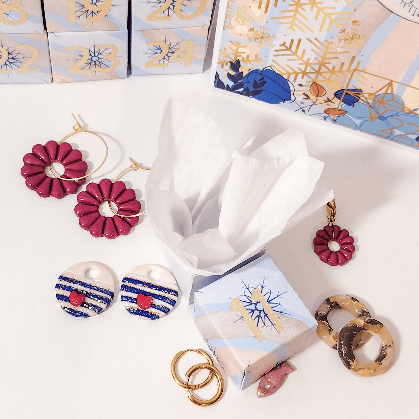 les pampille et bijoux en acier dore du calendrier de l'avent 2025 sanaca bijoux