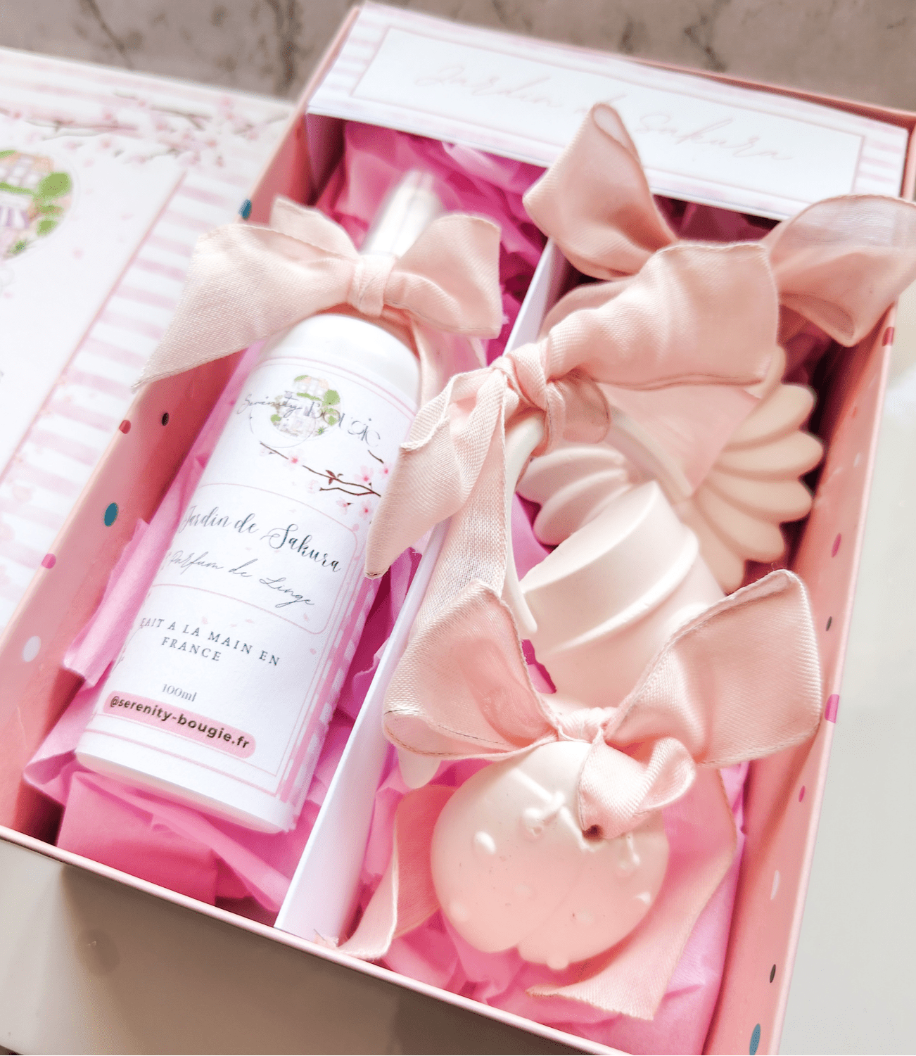 Parfum de Linge & Décors Parfumés "Jardin de Sakura" - L'Élégance Parfumée pour Votre Intérieur - Sérénity Bougie - Parfums d'intérieur