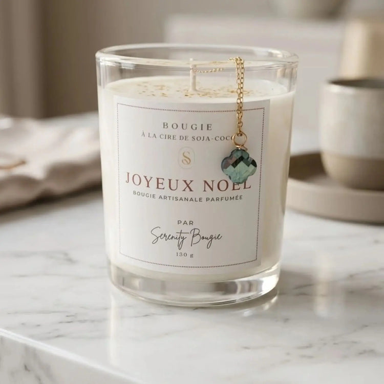 Bougie bijou de Noel artisanale Serenity avec collier pendentif verre bleu et blanc
