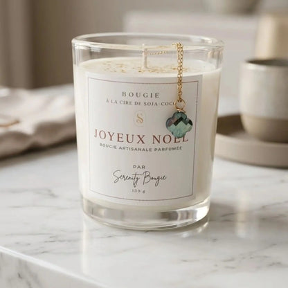 Bougie bijou de Noel artisanale Serenity avec collier pendentif verre bleu et blanc