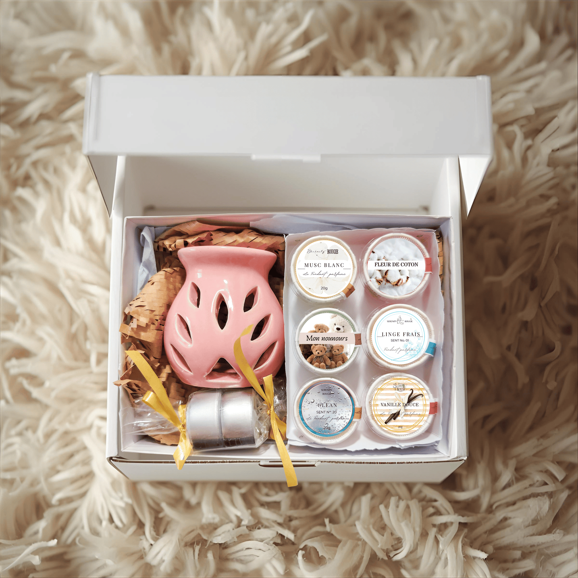 kit decouverte brule parfum et 6 fondants parfumes cocooning dans une boite banche de presentation 