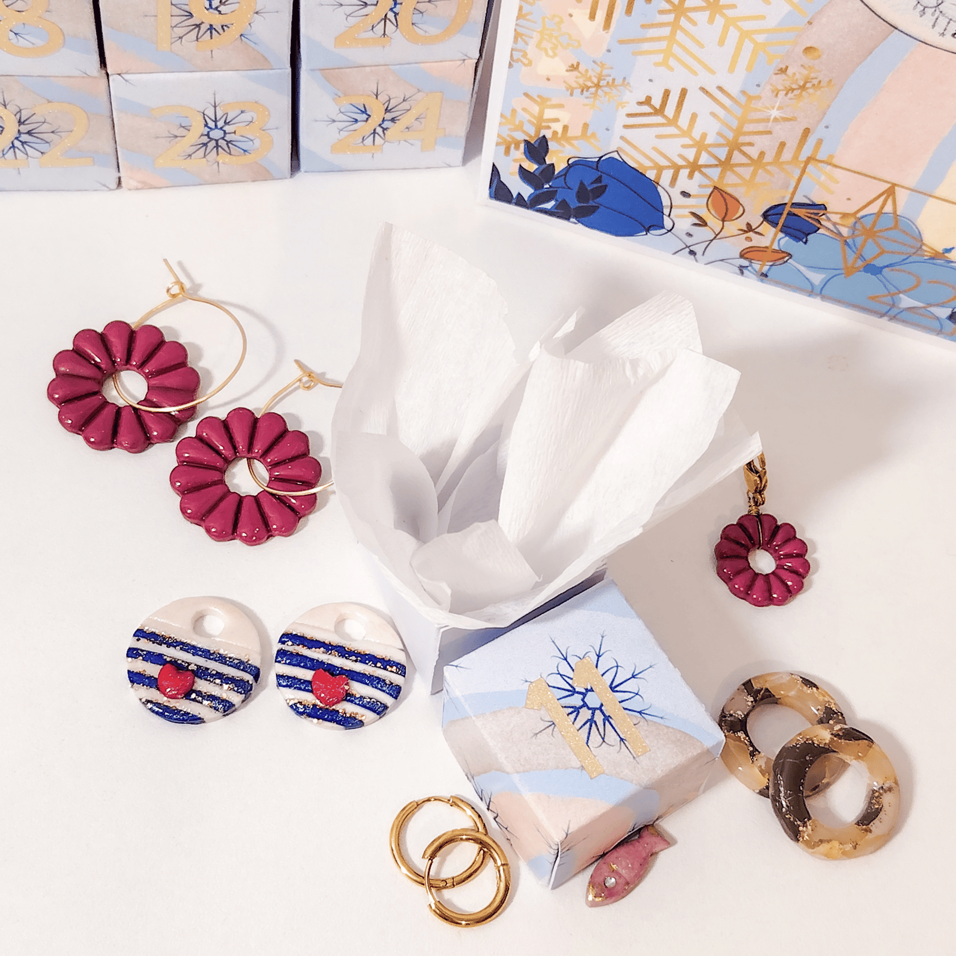 les pampille et bijoux en acier dore du calendrier de l'avent 2025 sanaca bijoux