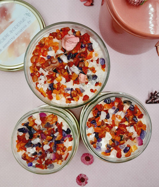 bougie avec pierres naturelles
