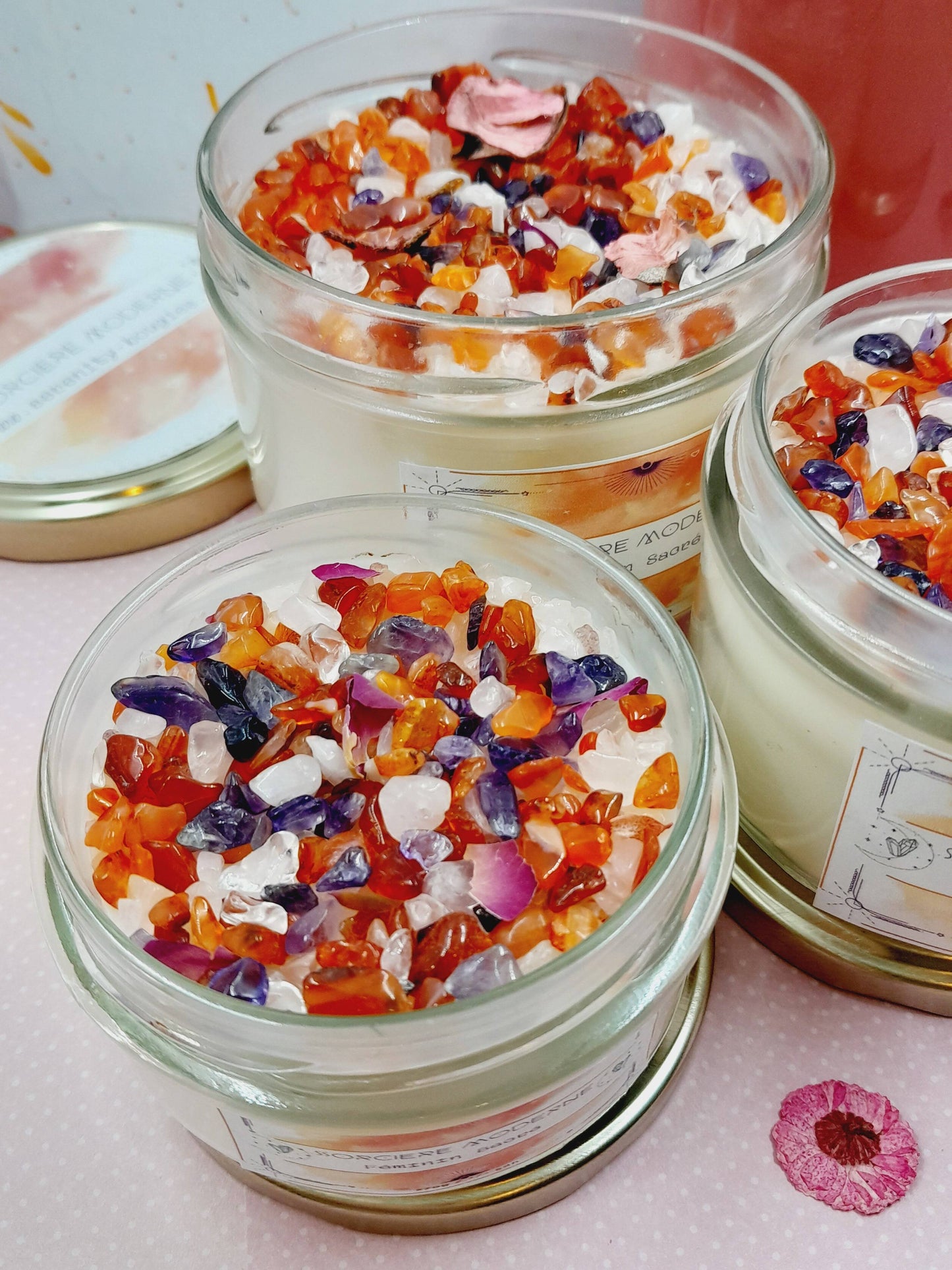 bougie avec pierres naturelles