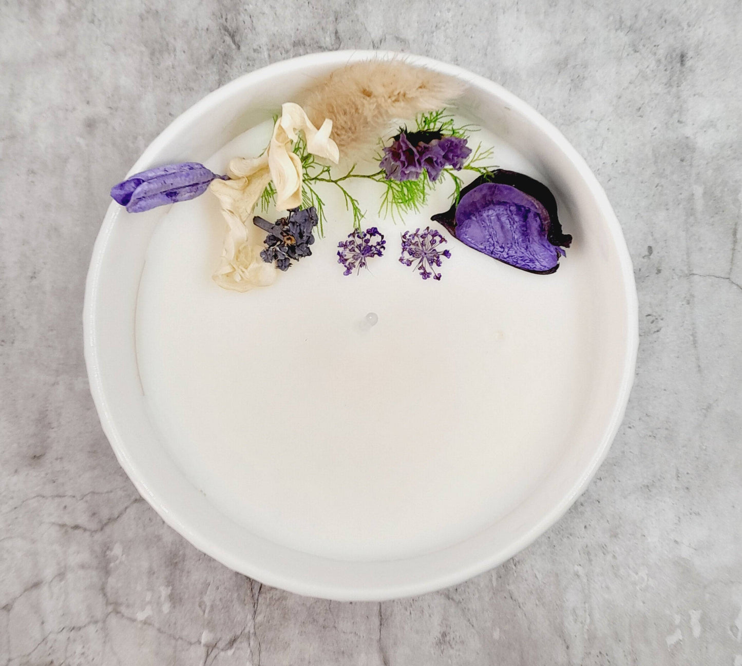 duftende versteckte Nachricht - getrocknete Blumen in Violetttönen